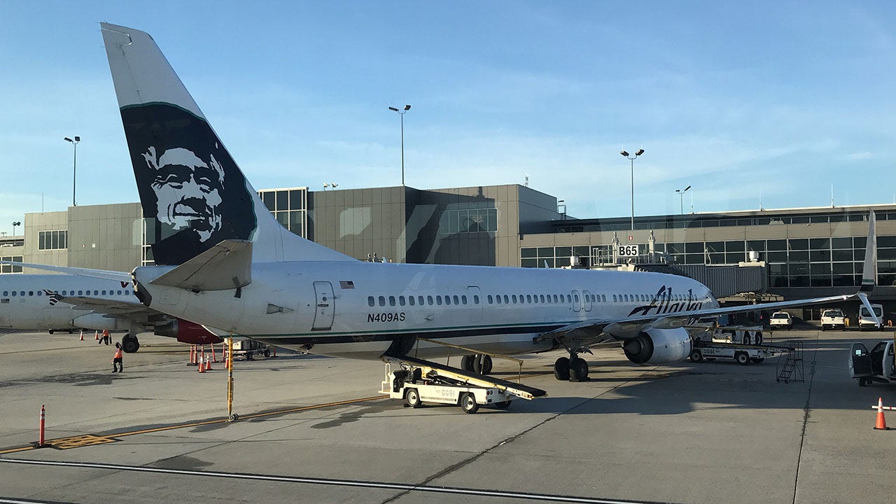 Student pilot allegedly tried to enter Alaska Airlines cockpit multiple times